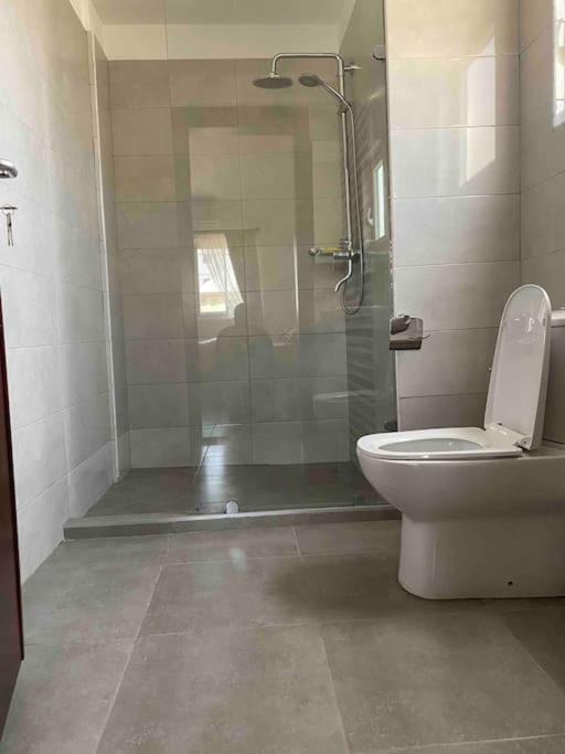 Lovely & Cozy 1 Bedroom Serviced Apartment Accra Bagian luar foto