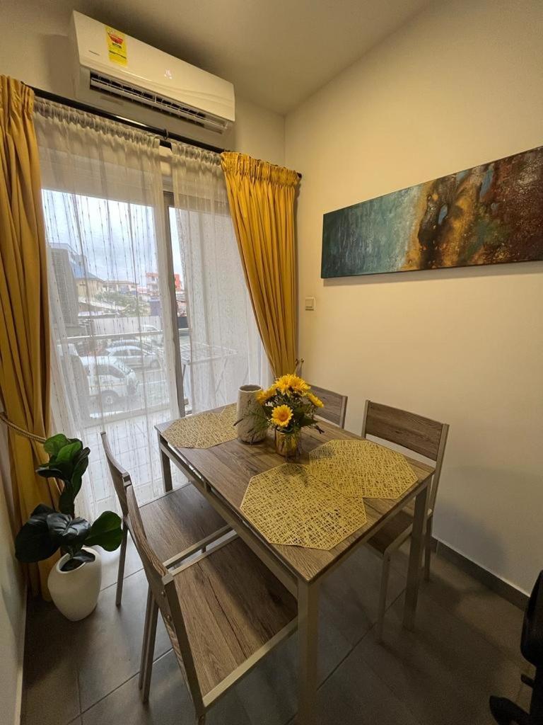 Lovely & Cozy 1 Bedroom Serviced Apartment Accra Bagian luar foto